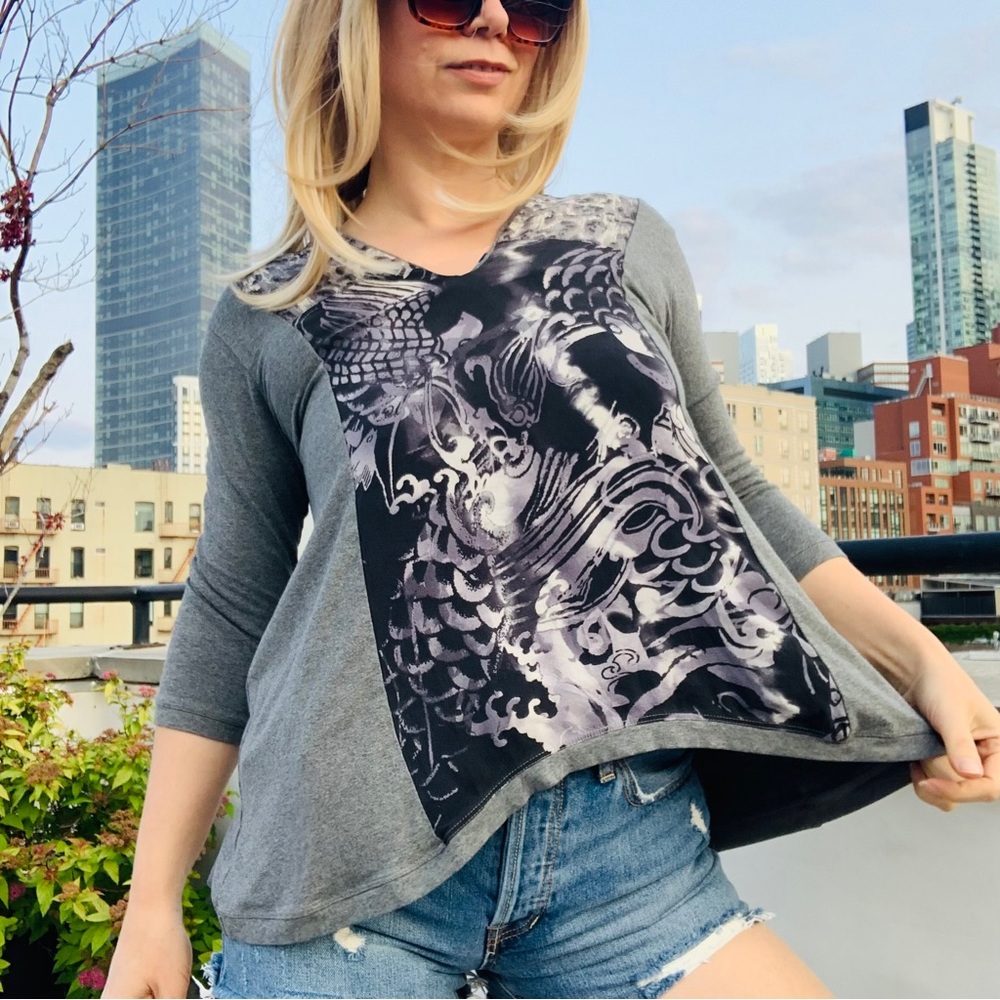 HARARI	Tops Silk Floral Abstract Tattoo Front V-Neck Stretch Gray Shirt Blouse - Picture 9 of 13